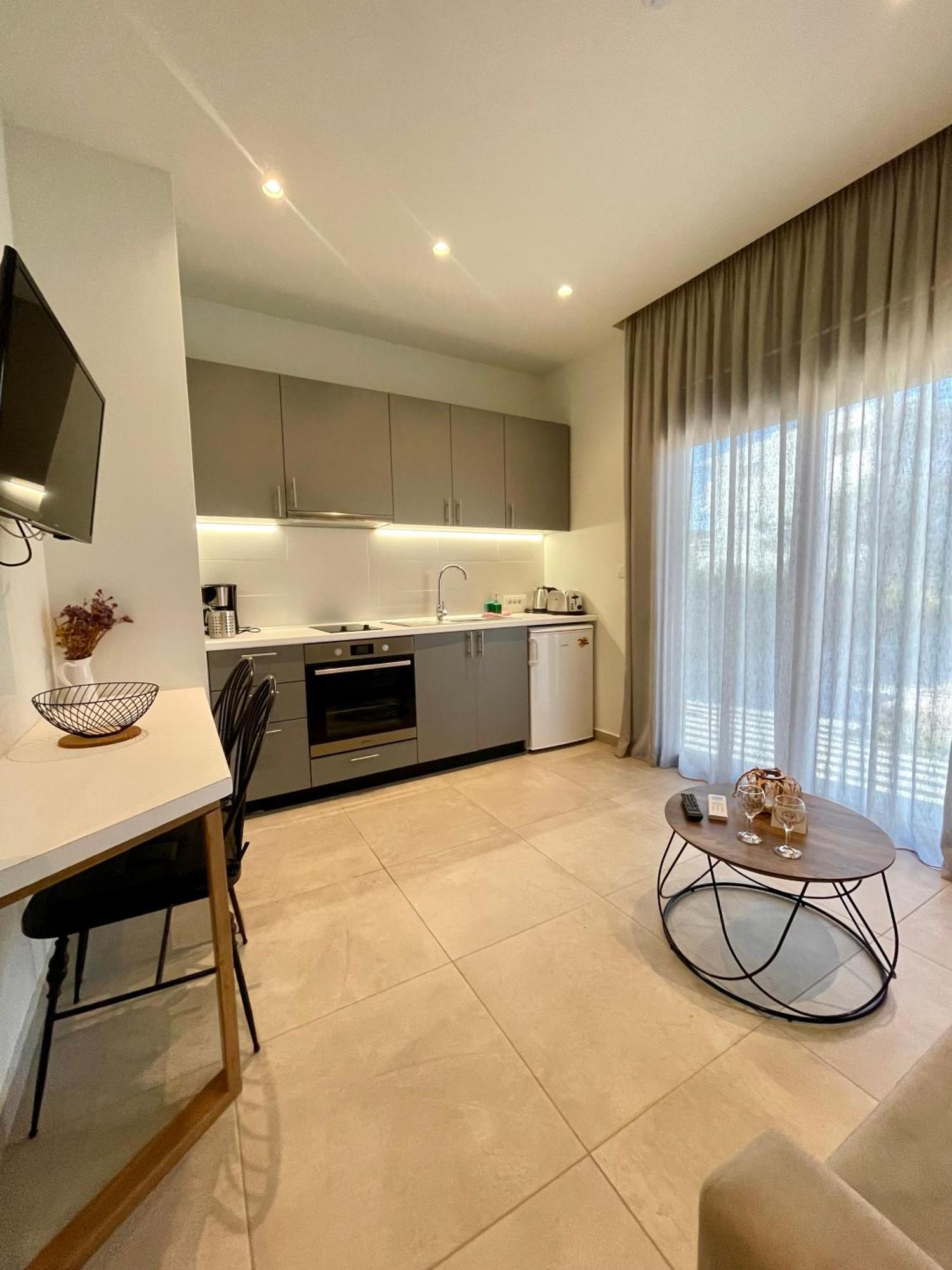 Kipos Suites & Apartments (Adults Only) เกนนาดี ห้อง รูปภาพ